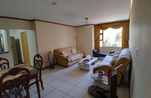 Zona 10 Apartment | Comfortable Apartment with Free Parking