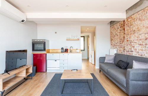 Kabatas Apartment | Comfortable apartment with private terrace