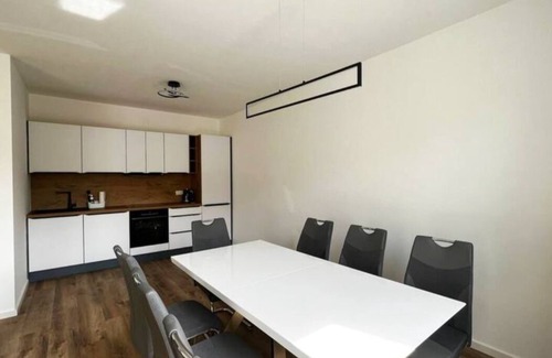 Oberdobling Apartment | Comfortable Apt for Families - 5 mins from The Vienna Center Austria