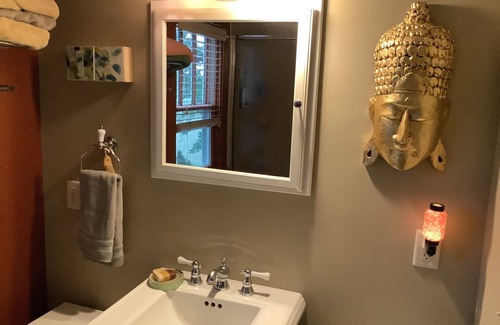 Fitchburg House | Comfortable, Art-Filled Country Home Minutes from Madison