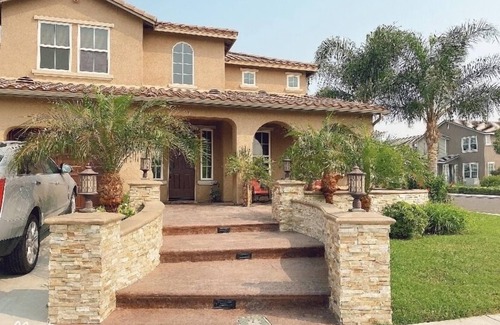 Eastvale House | Comfortable Avon on the first floor with private bathroom and office area + TV