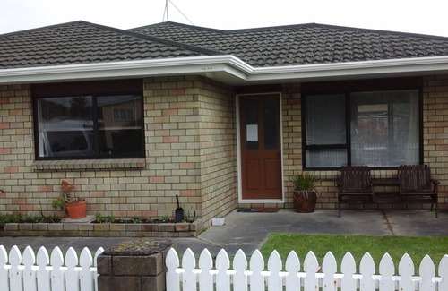 Paraparaumu Beach House | Comfortable beach house 200 meters from Paraparaumu beach