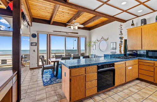 Rio del Mar House | Comfortable Beach House on the Sand