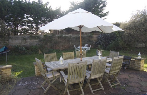 Seaview House | Comfortable Beachfront House With Large Pet & Child-Friendly South-facing Garden