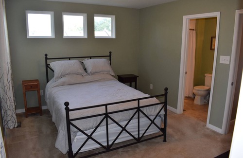 Mosby House | Comfortable, Beautiful Townhome in quaint neighborhood w/patio deck