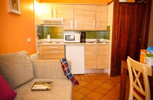 Robregordo Apartment | Comfortable bedroom apartment and sofa bed on the ground floor with fireplace