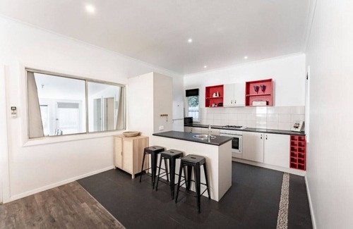 Ballarat East House | Comfortable Black Hill Cottage