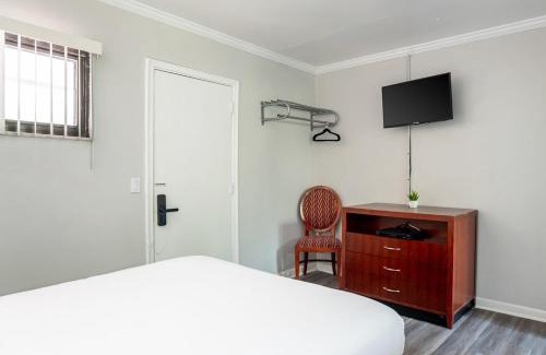 Riverview Apartment | Comfortable Brownstown Stay – Queen Bed Private Bath
