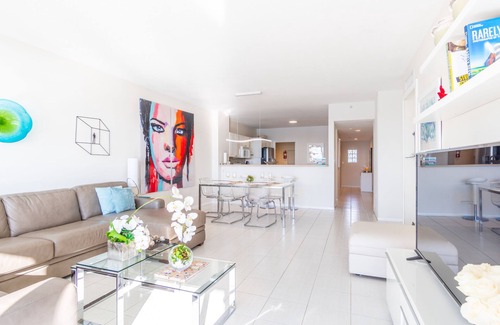 Sunny Isles Beach Condo | Comfortable condo with amazing bay views | WIFI + Parking