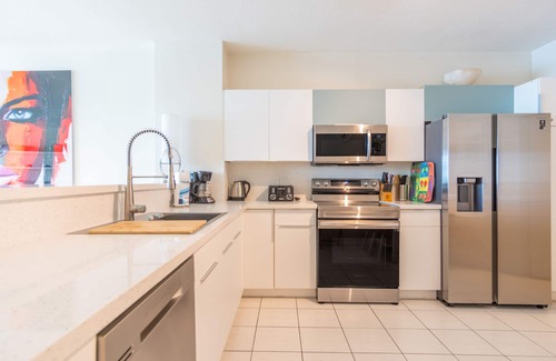 Sunny Isles Beach Condo | Comfortable condo with amazing bay views | WIFI + Parking
