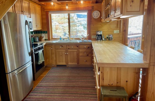 Torrey Cabin | Comfortable cabin and with all the comforts of home in an exquisite setting.