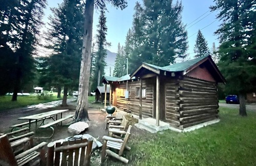 Cooke City-Silver Gate Cabin | Comfortable Cabin next to Yellowstone National Park