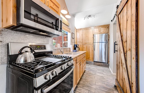 Boulder Bay Cabin | Comfortable cabin with modern amenities and deck - near hiking and lake