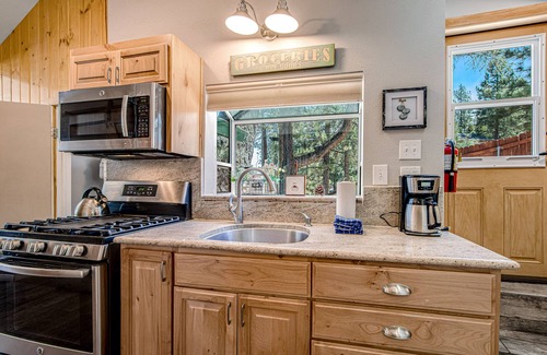 Boulder Bay Cabin | Comfortable cabin with modern amenities and deck - near hiking and lake