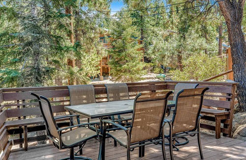 Boulder Bay Cabin | Comfortable cabin with modern amenities and deck - near hiking and lake