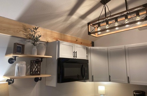 Johnston City Cabin | Comfortable cabin with a beautiful view