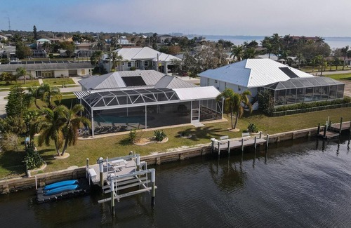 Edgewater House | Comfortable Canal Home Close to the Harbor