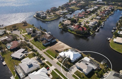 Edgewater House | Comfortable Canal Home Close to the Harbor