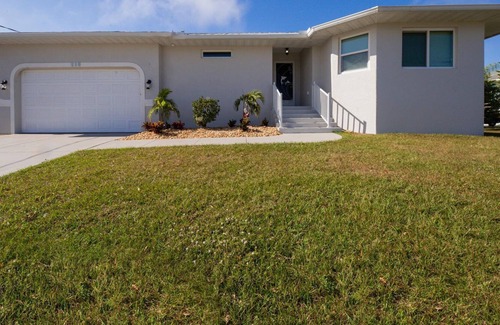 Edgewater House | Comfortable Canal Home Close to the Harbor