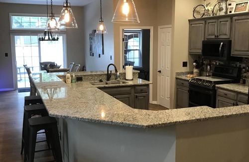 Bloomington Condo | Comfortable, Clean, Roomy, and Close to the Action