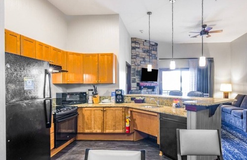 Lake Delton Condo | Comfortable Club Wyndham Glacier Canyon, 1 Bedroom Deluxe Suite