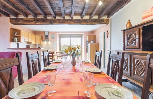 Tirepied Cottage | Comfortable cottage with private garden, pets allowed