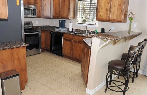 Stetson Hills House | Comfortable & Convenient by-the-month Corner Lot House