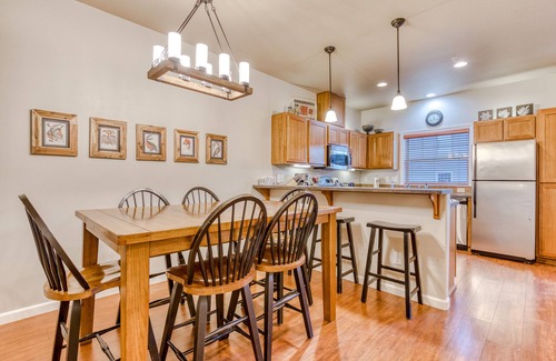 Government Camp Condo | Comfortable condo with fireplace, heated pool, hot tub, balcony & full kitchen