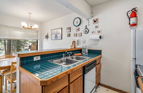 Bear Valley House | Comfortable Condo - Pets Allowed - TM#18 by Bear Valley Vacation Rentals