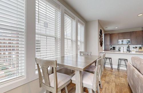 Inglewood Condo | Comfortable condo with AC, kitchen, wifi - near attractions
