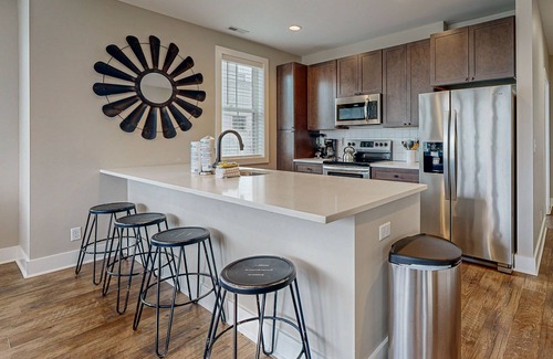Inglewood Condo | Comfortable condo with AC, kitchen, wifi - near attractions