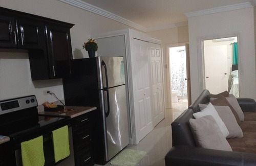Saint Andrew Apartment | COMFORTABLE, CONTEMPORARY, CENTRAL