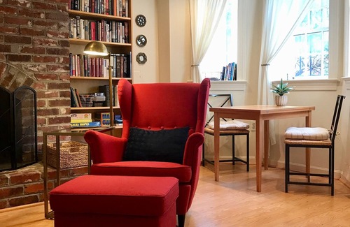 Stanton Park Apartment | Comfortable, convenient 1BR Capitol Hill apartment nr US Capitol, Metro