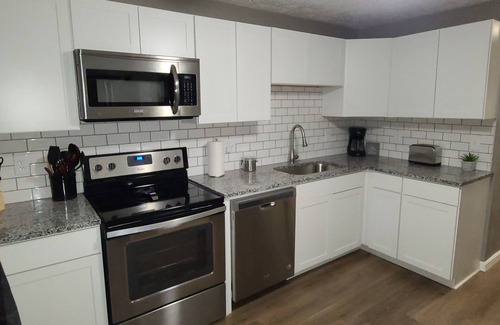 Elyria House | Comfortable, Convenient, & Spacious 3 bedroom home