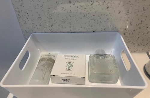 Cherry Hinton House | Comfortable cosy double ensuite room 'Karibu'