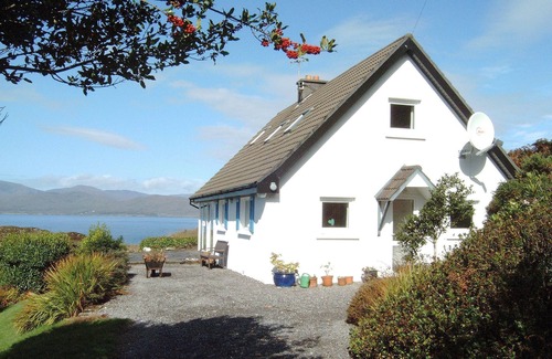 Ardgroom House | Comfortable cottage by the sea