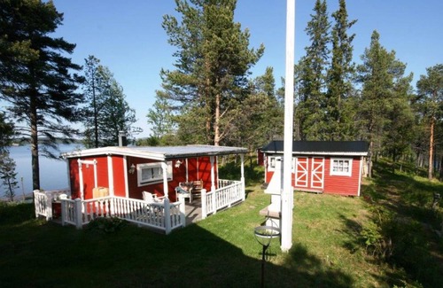 Kurravaara House | Comfortable cottage surrounded by water, fantastic scenery and in private location