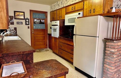 Berrien Springs House | Comfortable country home in Berrien Springs, Lake Chapin, Wine Trail, Notre Dame