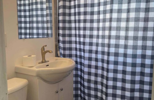Sidney House | Comfortable Cozy 1 Bed/1 Bath, Awesome Location!