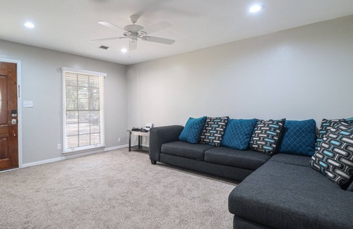 Mobile House | Comfortable Cozy Getaway/3 Bedroom/Game room