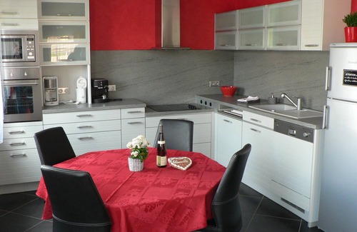 Ribeauville House | Comfortable detached house with garden and private parking