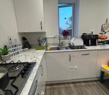 Hatfield House | Comfortable double room & single room in vibrant Hatfield neighbourhood