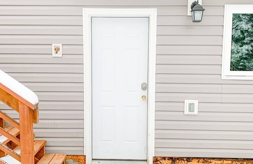 College House | Comfortable Duplex in Nature - Minutes to Town