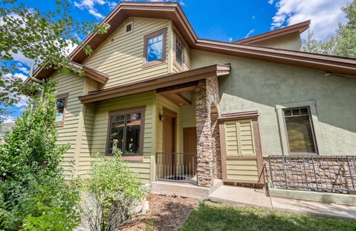Edwards House | Comfortable Duplex only 10 Min to Skiing
