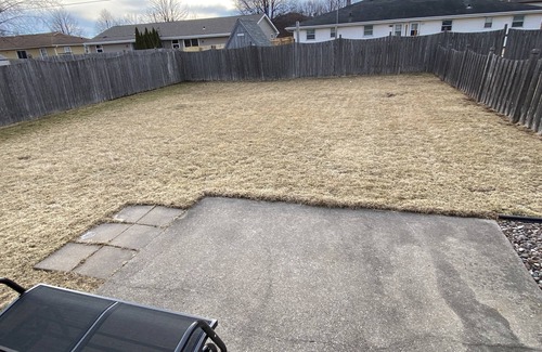 Neenah House | Comfortable EAA stay w/King Bed!