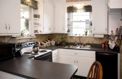 Newberg House | Comfortable Elegance in the Heart of Downtown Newberg
