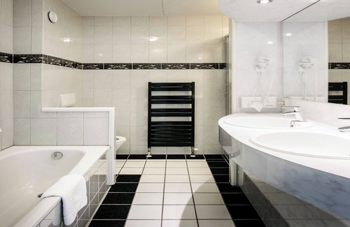 Bruggenmors Hotel | Comfortable Enschede Retreat — Near Het Hulsbeek And Scenic Bike Routes