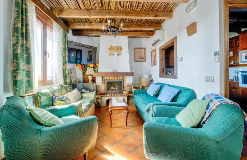Puebla de Don Rodrigo Villa | Comfortable Villa in Puebla de Don Rodrigo with Private Pool