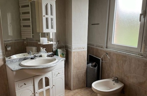 Fontoria Apartment | Comfortable 2bed flat, charming village, river swimming pools, near Ponferrada.