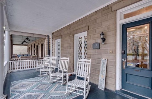 Historic Downtown Savannah Bed & Breakfast | Comfortable Escape in Historic Downtown Savannah